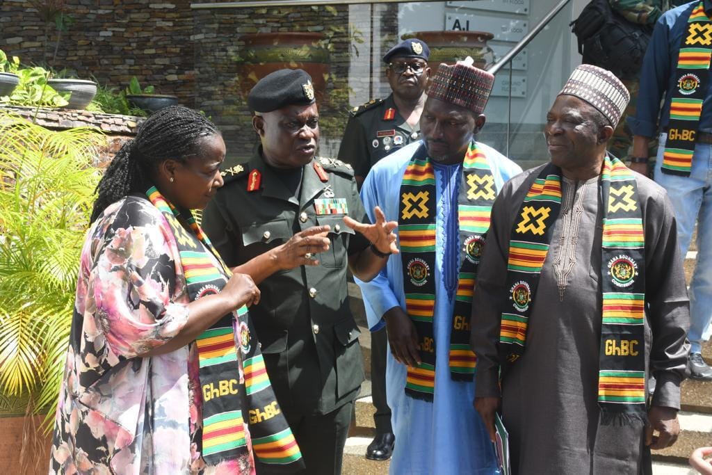 gen kotia and some high dignitaries at exp. sharing 23