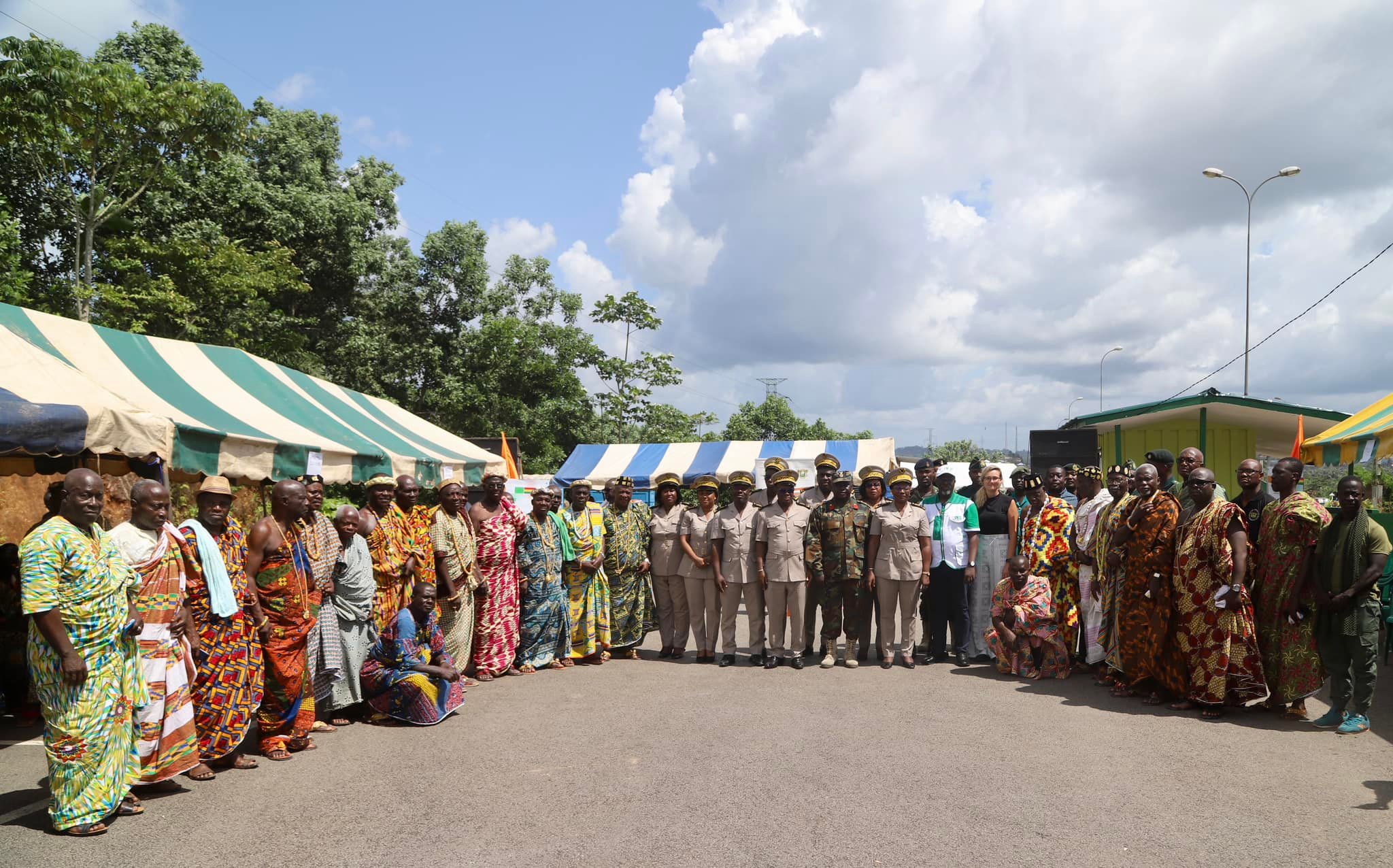 group pic at newtown 23