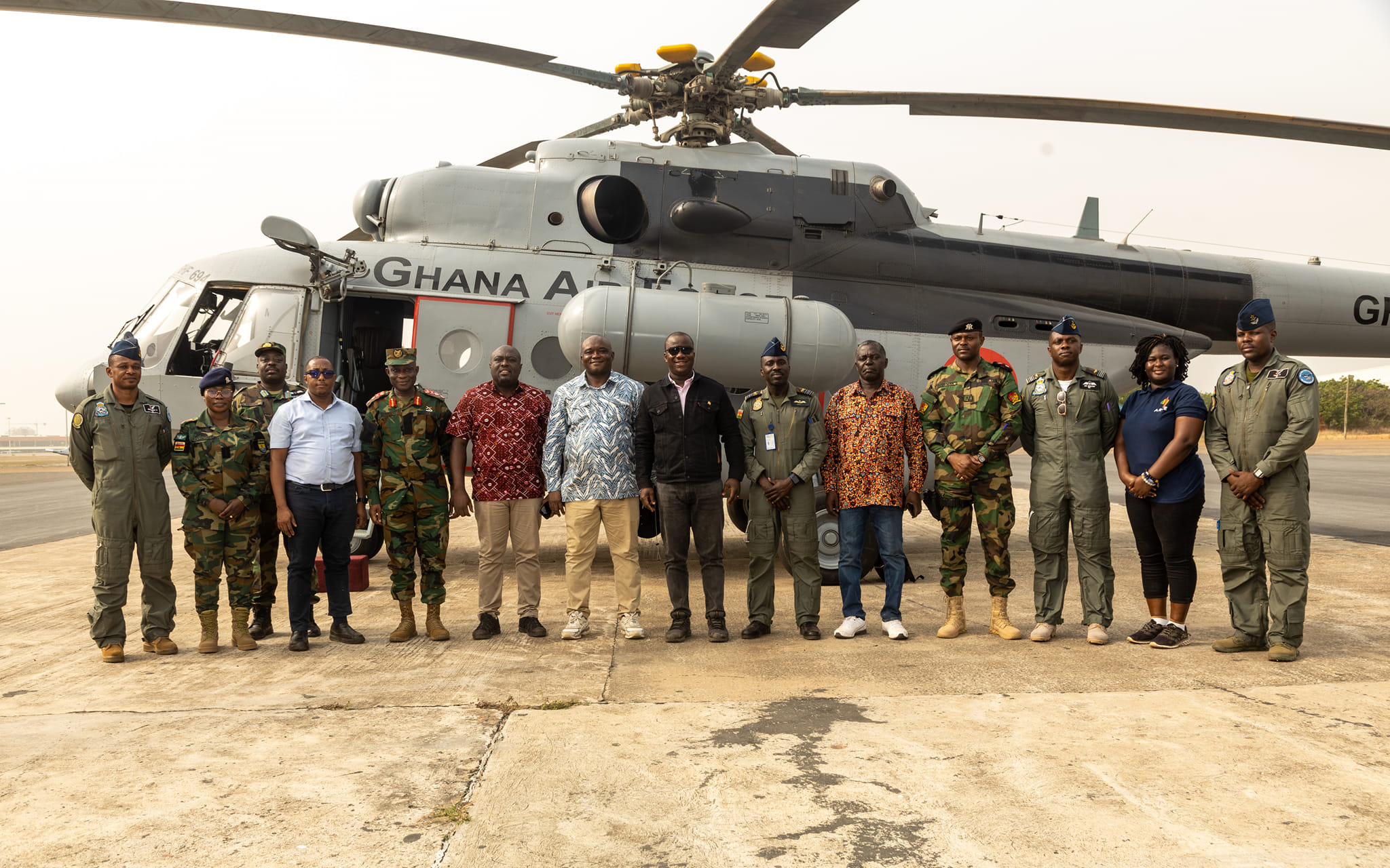 group pic with jinapor 24